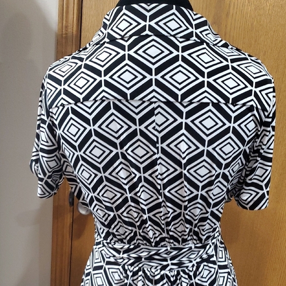 Valerie Bertinelli Black and White Midi Shirt Dress - Picture 5 of 7